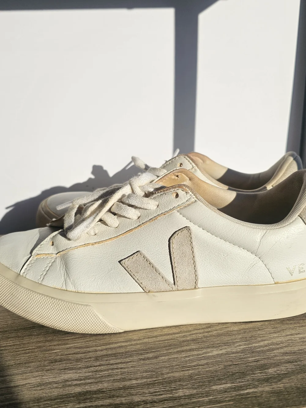 Veja Campo T2 White/Almond Leather Sneakers w/ Beige Suede V Logo Women's Size 9